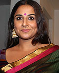 Vidya Balan at Viveek Sharma Painting Exhibition