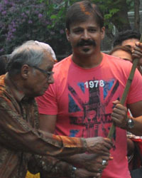 Vivek Oberoi Joins Swachh Bharat Campaign Vivek Oberoi Joins Swachh Bharat Campaign