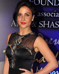 Elli Avram at Yash Chopra Memorial Awards 2014