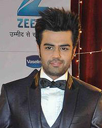 Manish Paul at Zee Rishtey Award Night 2013