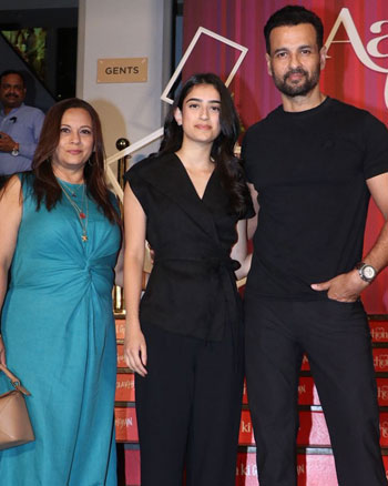 Manasi Joshi Roy, Kiara Bose Roy, Rohit Roy