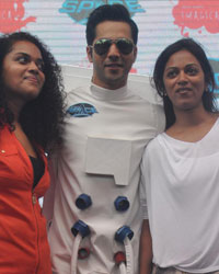 Pooja Shetty, Varun Dhawan and Arthi Shetty