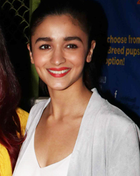 Alia Bhatt with her sister Shaheen Bhatt