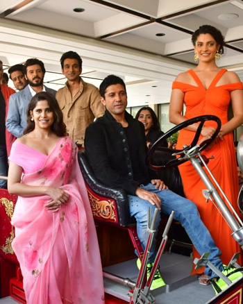 Divyendu Sharma, Pratik Gandhi, SAiyami Kher, Farhan Akhtar and Saiyami Kher