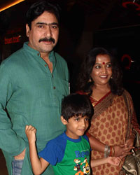 Yashpal Sharma with his wife Pratibha and son