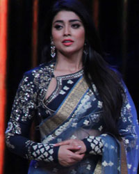 Shriya Saran and Ajay Devgan