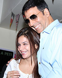 Akshay Kumar and Tamannah support YODA's Charity exhibition organised by Varsha Taurani