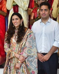 Shloka Mehta, Akash Ambani, Mukesh Ambani, Nita Ambani, Isha Ambai and Anand Piramal