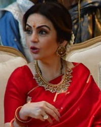 Nita Ambani, Mukesh Ambi and Isha Ambani