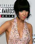 Pop star Carly Rae Jepsen arrives at the 40th American Music Awards in Los Angeles