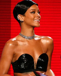 Rihanna accepts the award for favorite soul/R