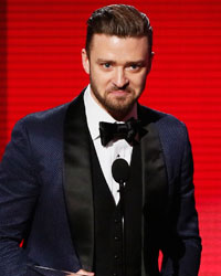 Musician Justin Timberlake accepts the favorite soul/R