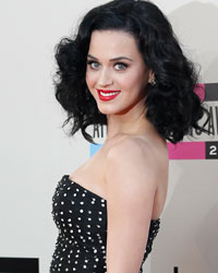 Singer Katy Perry arrives at the 41st American Music Awards in Los Angeles, California