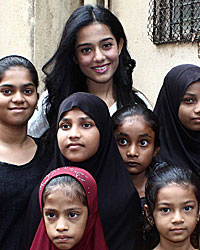 Amrita Rao Visits Pratham NGO