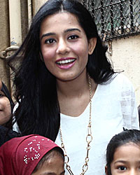 Amrita Rao Visits Pratham NGO