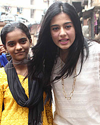 Amrita Rao Visits Pratham NGO