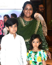 Arpita Khan aeith her kids