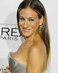 Honoree Sarah Jessica Parker poses as she arrives at the 19th Annual ELLE Women in Hollywood dinner in Beverly Hills