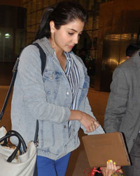 Anushka Sharma leaves for Sri Lanka for Bombay Velvet Shooting