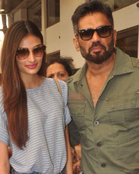 Mana Shetty, Athiya Shetty and Sunil Shetty