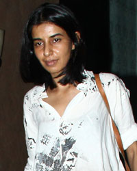 Arjun Rampal dines out with friends