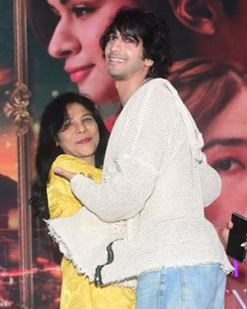 Promotion of Bade Din Huye song Love In Vietnam movie at Lala Lajpat Rai College