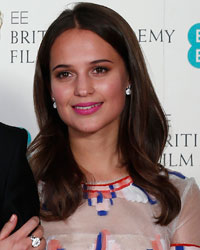 Eddie Redmayne (L) and Alicia Vikander pose in the Winner's Area at the British Academy of Film and Arts (BAFTA) awards ceremony at the Royal Opera House in London