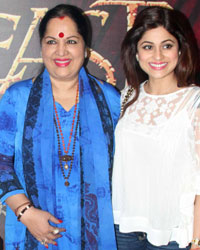 Shamita Shetty along with her parents