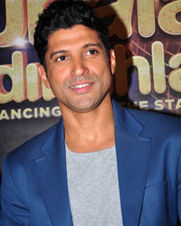 Farhan Akhtar promote Bhaag Milkha Bhaag on the sets of Jhalak Dikhhla Jaa