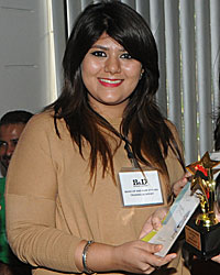 Bharat Godambe, Amy Billimoria and Dorris Godambe felicitating a student