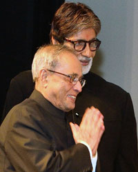 The President of India, Shri Pranab Mukherjee with Amitabh Bachchan and other artists of 'Bhootnath Returns', which was screened at Rashtrpati Bhavan Auditorium