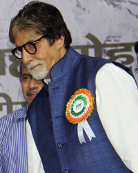 Sudhir Mungantiwar and Amitabh Bachchan