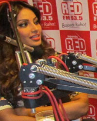 Bipasha and Karan Promote Alone