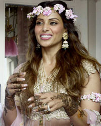 Bipasha Basu and Karan Singh Grover Mehendi