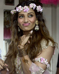 Bipasha Basu and Karan Singh Grover Mehendi