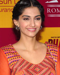 Rakeysh Omprakash Mehra, Sonam Kapoor and Farhan Akhtar