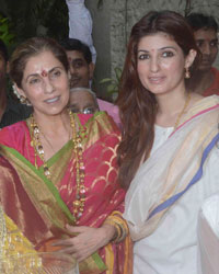 Dimple Kapadia and Twinkle Khanna