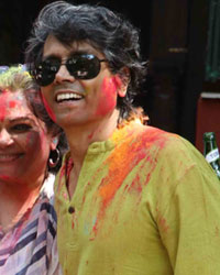 Tanvi Azmi, Baba Azmi, Zoya Akhtar and Nagesh at Shabana Azmi and Javed Akhtar's Holi bash