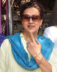 Bollywood Stars Cast their Votes