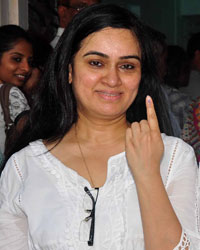 Bollywood Stars Cast their Votes