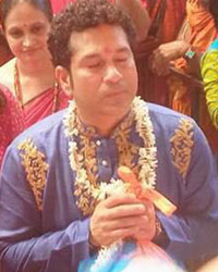 Snjali and Sachin Tendulkar at Lalbaugcha Raja