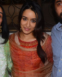 Padmini Kolhapure, shraddha Kapoor and Siddhanth Kapoor