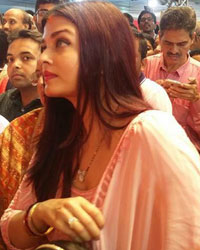 Aishwarya Rai at Ganpati pandal of GSB seva mandal