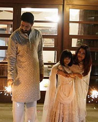 Amitabh Bachchan, Jaya Bachchan, Abhishek Bachchan, Aradhya and Aishwarya Rai Bachchan