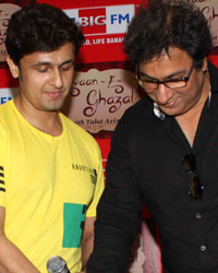 Sonu Nigam and Talat Aziz