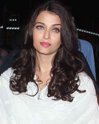 Aishwarya Rai Bachchan, Sarabjit Singh's sister Dalbir Kaur, daughter Poonam Kaur and wife Sukhpreet Kaur