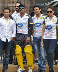 Salman Khan, Sunil Shetty, Sangram Singh and Huma Qureshi at CCL Season 4 2014