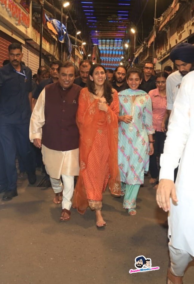 Celebs at Lalbaugcha Raja Sarvajanik Ganeshotsav