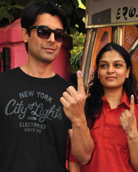 Celebs Cast Their Vote at Maharashtra Assembly Elections 2014