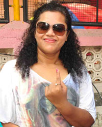 Celebs Cast Their Vote at Maharashtra Assembly Elections 2014